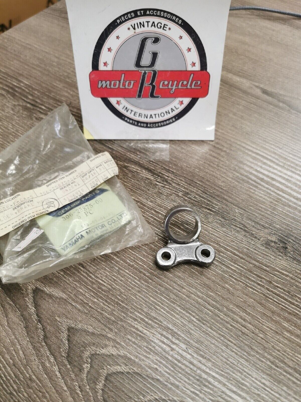 NOS YAMAHA HOLDER BRAKE HOSE 1    306-25875-00  Y57