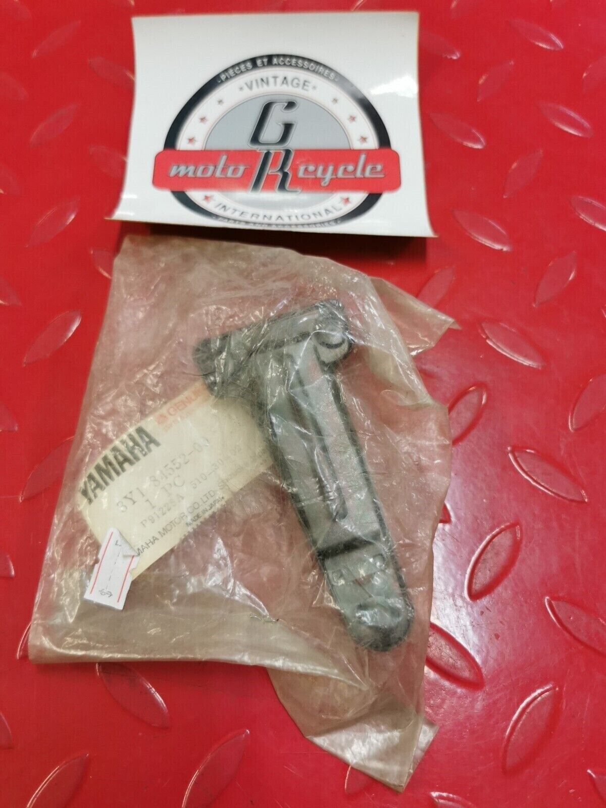 NOS Yamaha XT250 1980 - 1983  BOLT FITTING 3Y1-84552-00-00 Y25