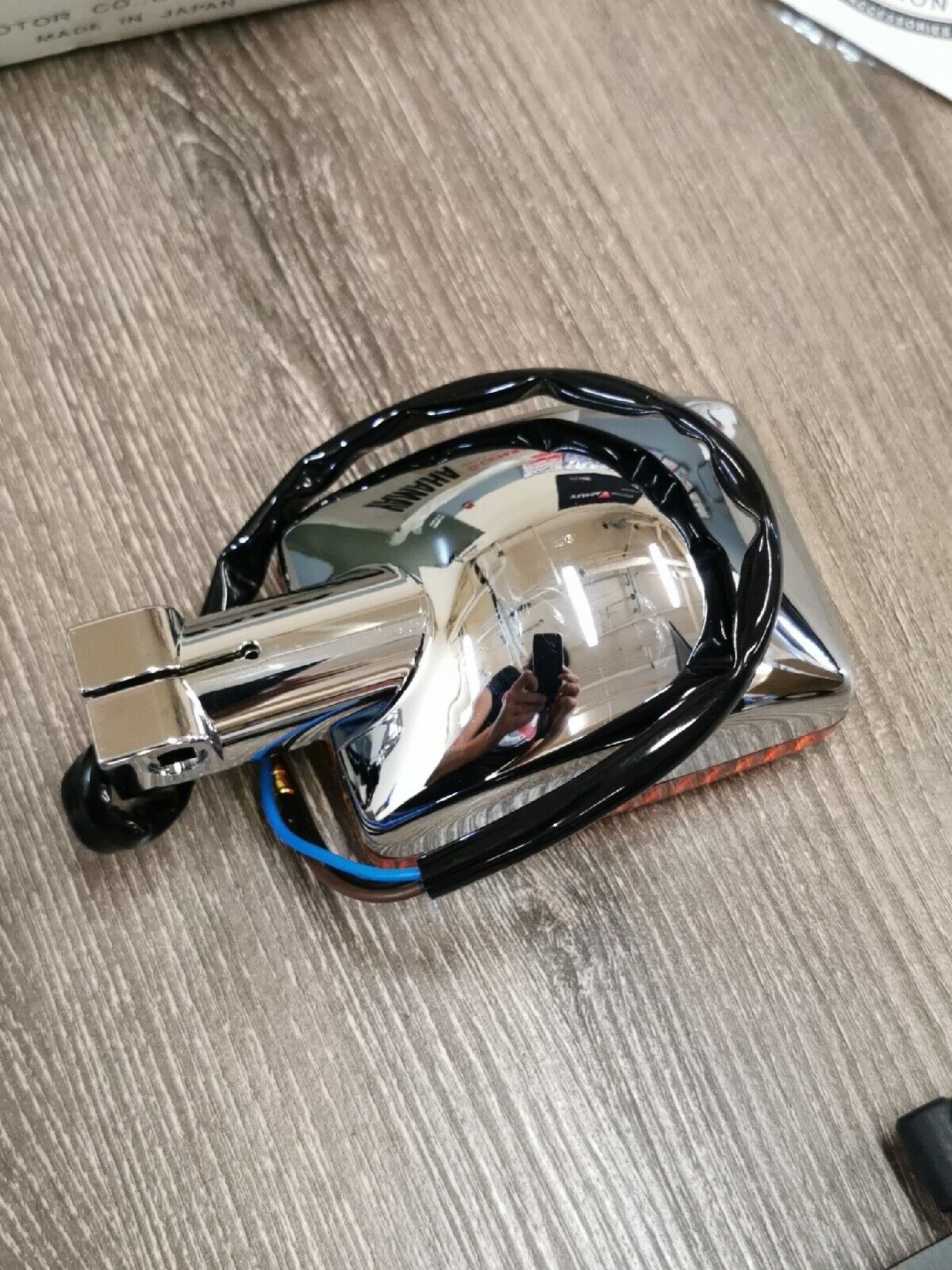 NOS YAMAHA XV920 1982 FRONT FLASHER TURN SIGNALS  10L-83310-70-00 Y54