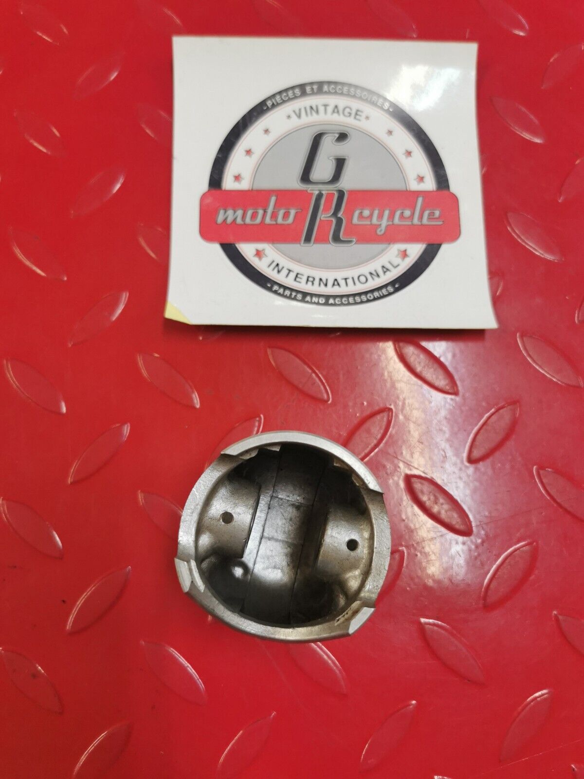 NOS YAMAHA YZ125 1978 -1980 PISTON 4 O/S 1.00 (4TH O/S 1.00) 3R3-11638-00-00 Y27