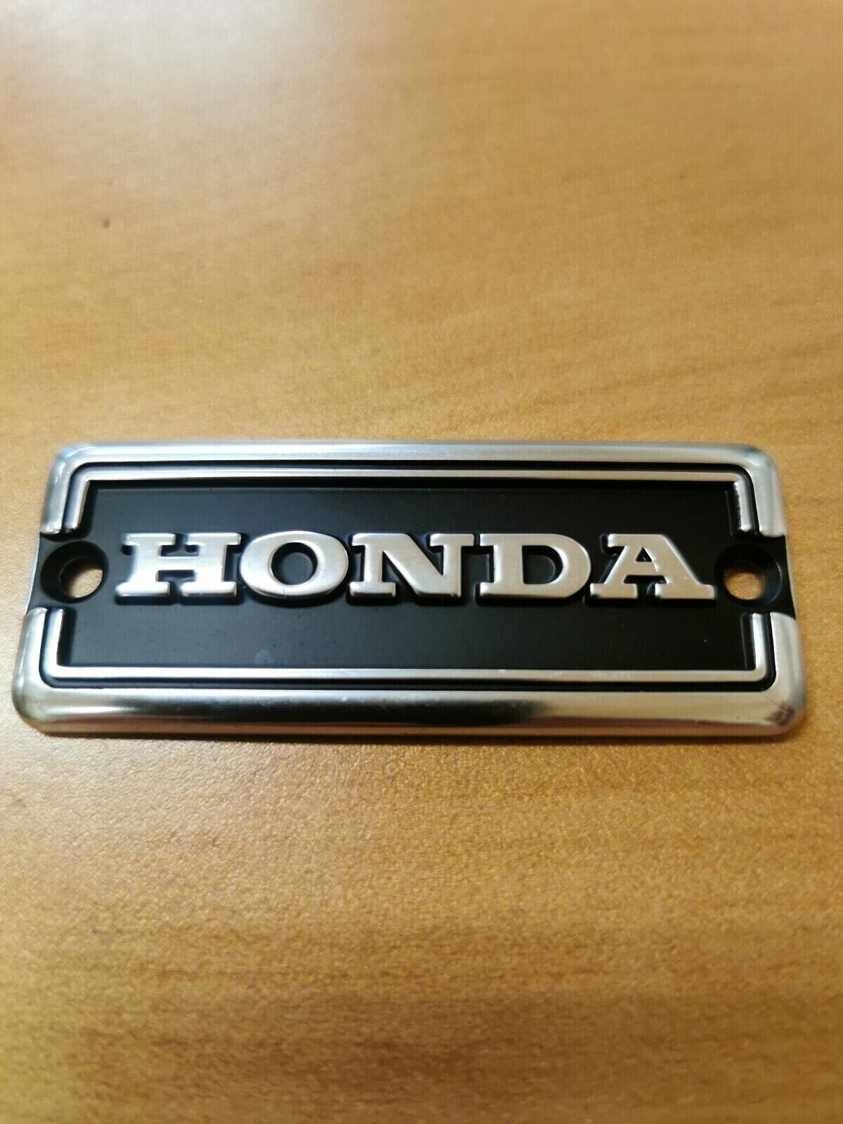 NOS HONDA GL1000 1977 - 1979 EMBLEM  HEAD COVER 12312-371-611  H17