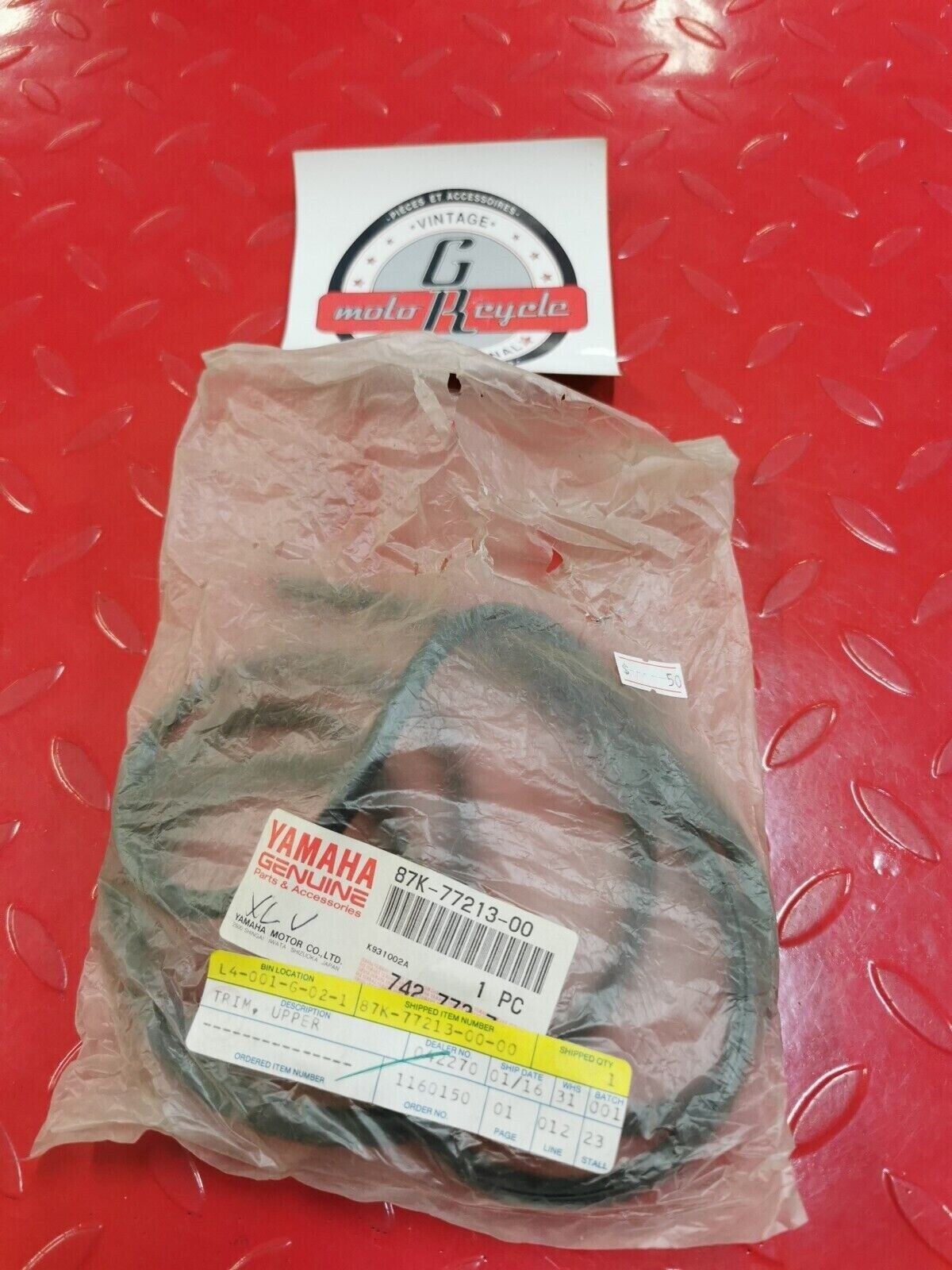 NOS Yamaha VMAX500 VMAX600 TRIM 87K-77213-00-00 Y25