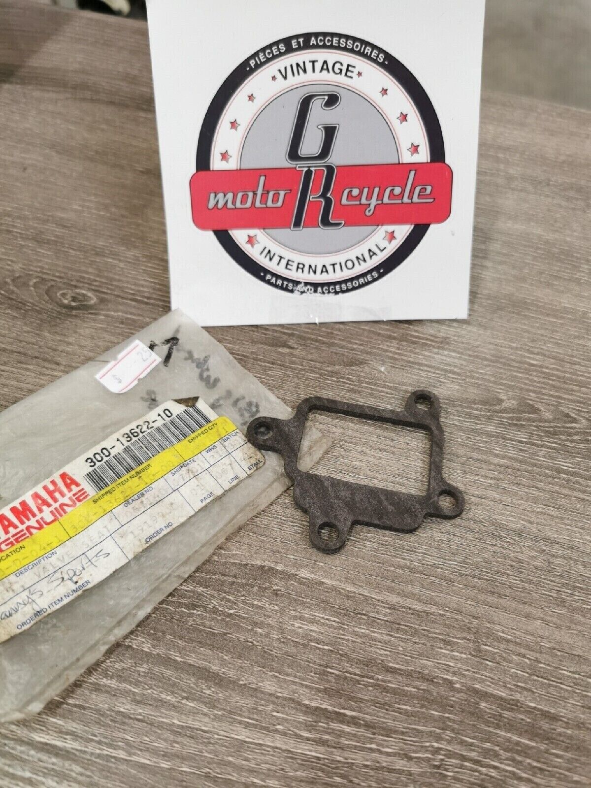 NOS YAMAHA PW80 1991 - 2005  VALVE SEAT GASKET  300-13622-10-00 Y51