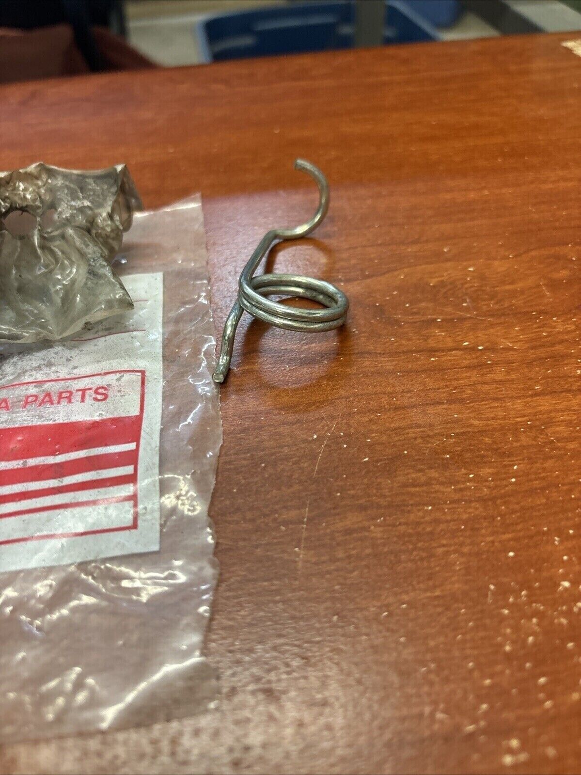 NOS Yamaha SPRING 90508-32056-00 SUB 183-27216-00-00 Y185