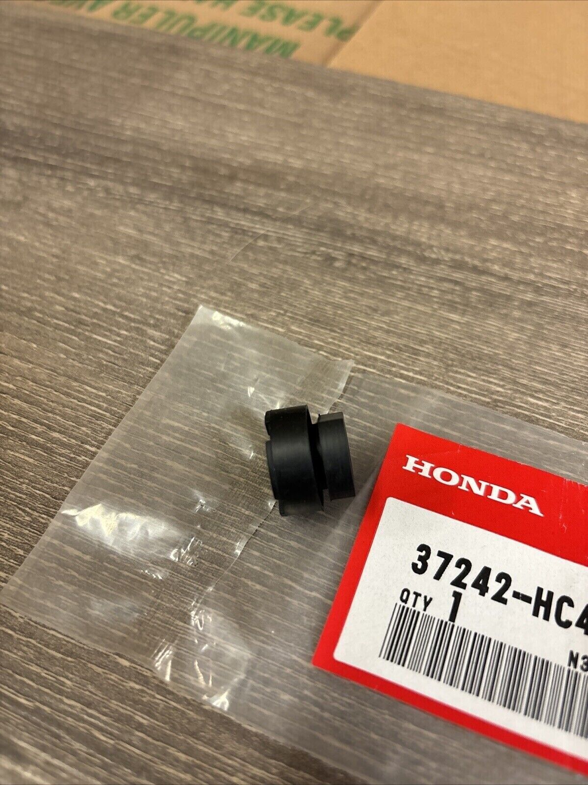 NOS Honda TRX250 TRX300 TRX400FW TRX450 SPEEDOMETER RUBBER 37242-HC4-730 H121
