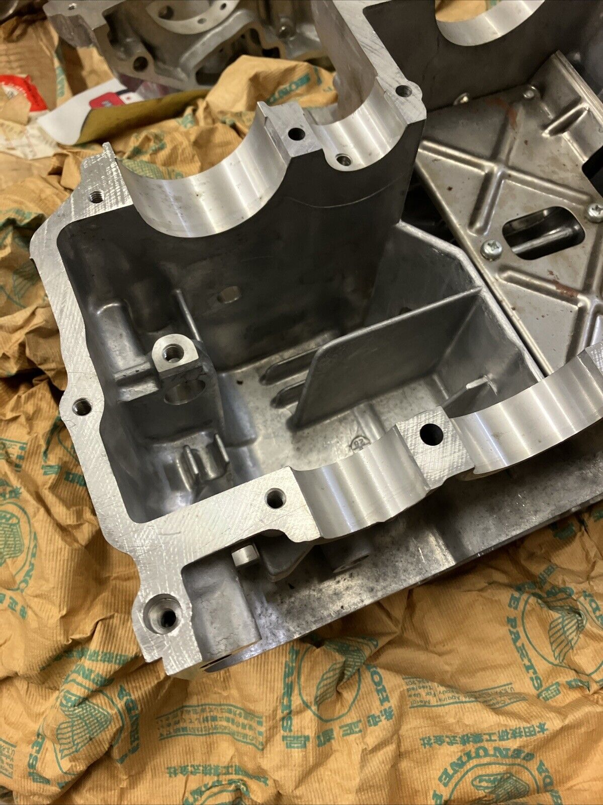 NOS Honda CB450 CL450 UPPER & UNDER CRANKCASE 11100-292-080 11200-292-080 H153