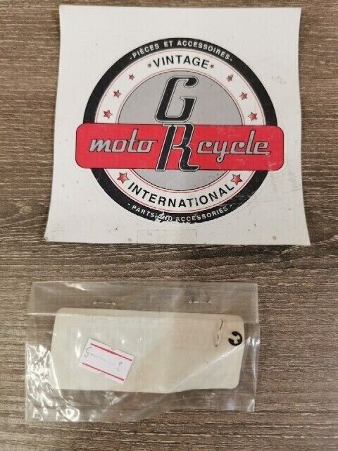 NOS YAMAHA GTS1000AEC VX500F VX600EU XS400SJ CLIP 256-14919-00-00  Y106