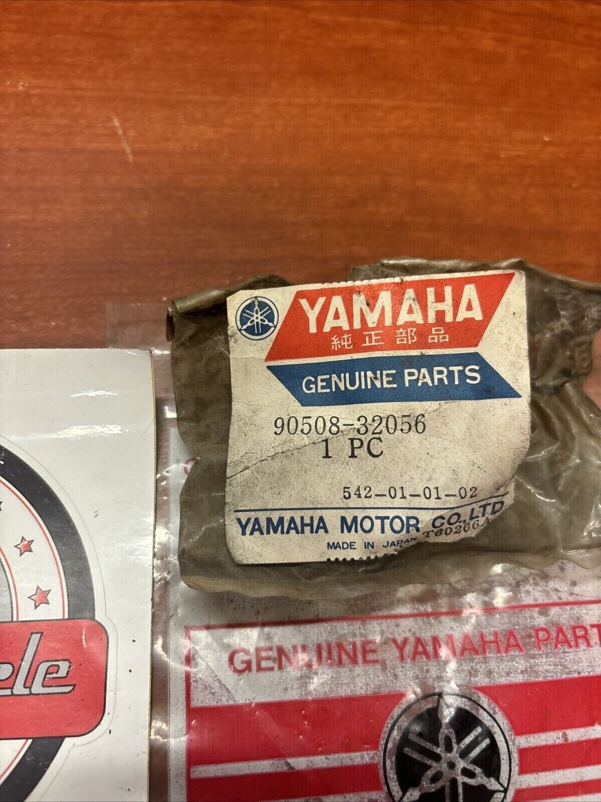 NOS Yamaha SPRING 90508-32056-00 SUB 183-27216-00-00 Y185