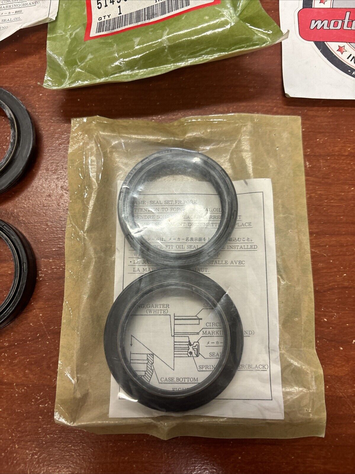 NOS Honda CR125R CR250R CR500R CRM250R FRONT FORK SEAL SET 51490-KZ3-821 H142