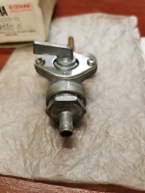 NOS Yamaha FUEL COCK 498-24500-01-00 SUB 214-24500-00-00 214-24500-01-00 Y118