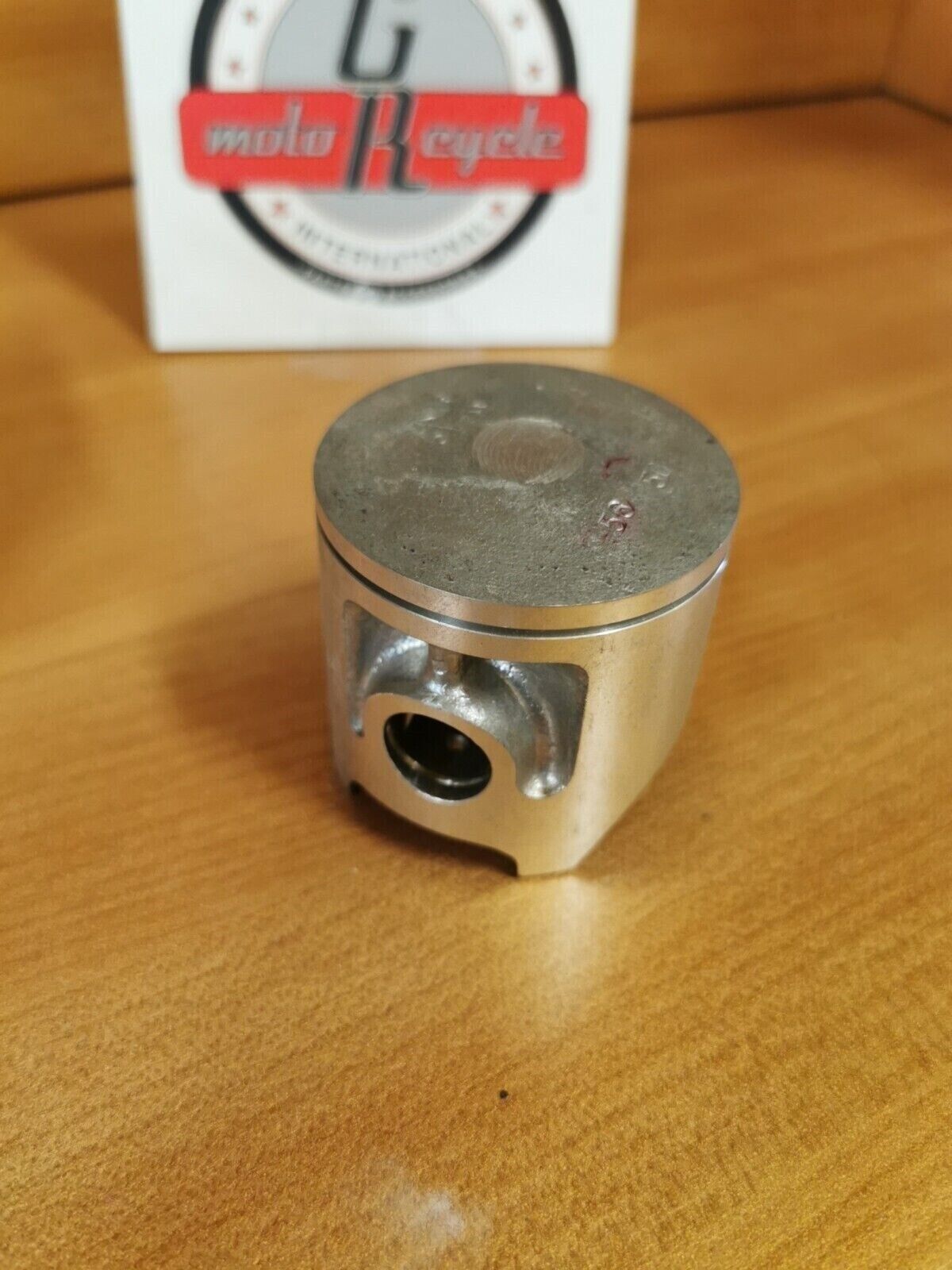 NOS YAMAHA YZ125 1974 -77  PISTON 2 O/S 0.50  SUPERCEDED BY  537-11636-02-00 Y46