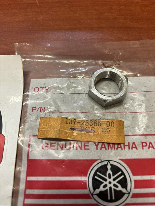 NOS Yamaha DT1 DT100 SPROCKET SHAFT NUT 137-25385-00-00 SUB 90170-20167-00 Y182