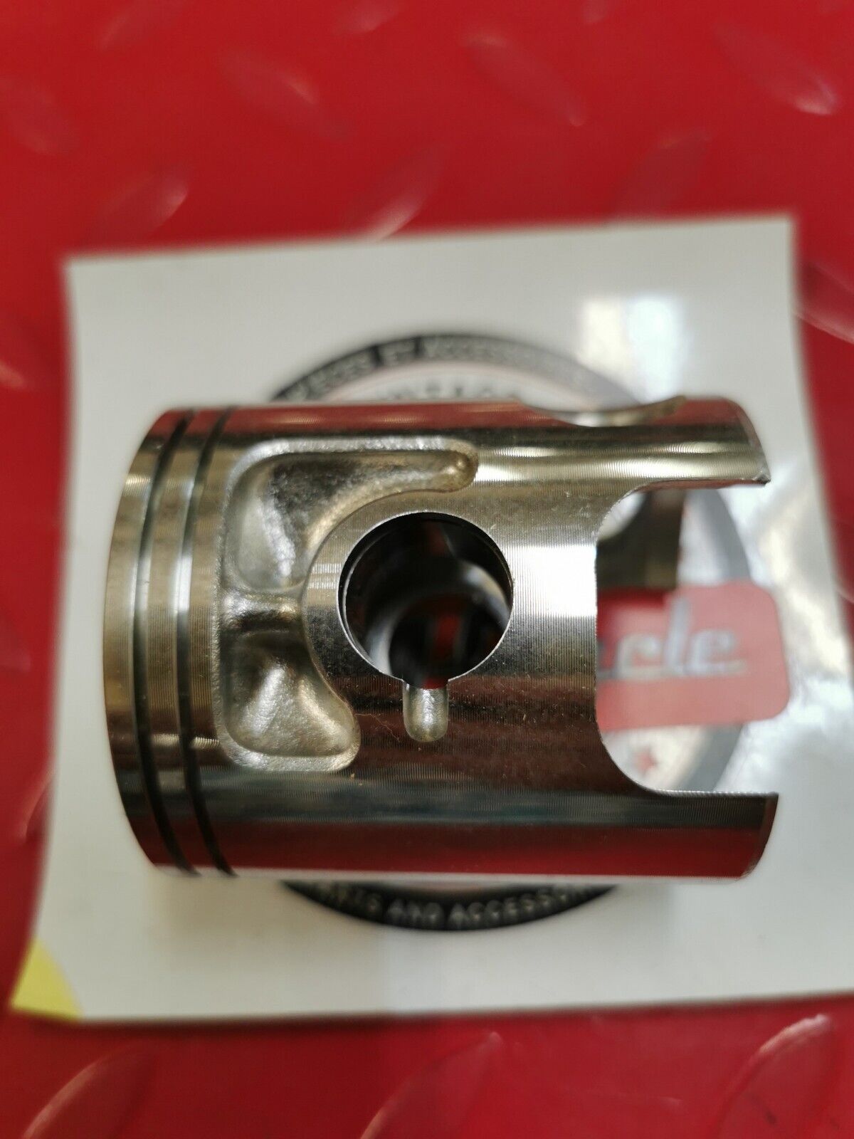 NOS Yamaha IT125 1980 - 1981 PISTON 3 O/S 0.75 3R9-11637-00-00 Y27