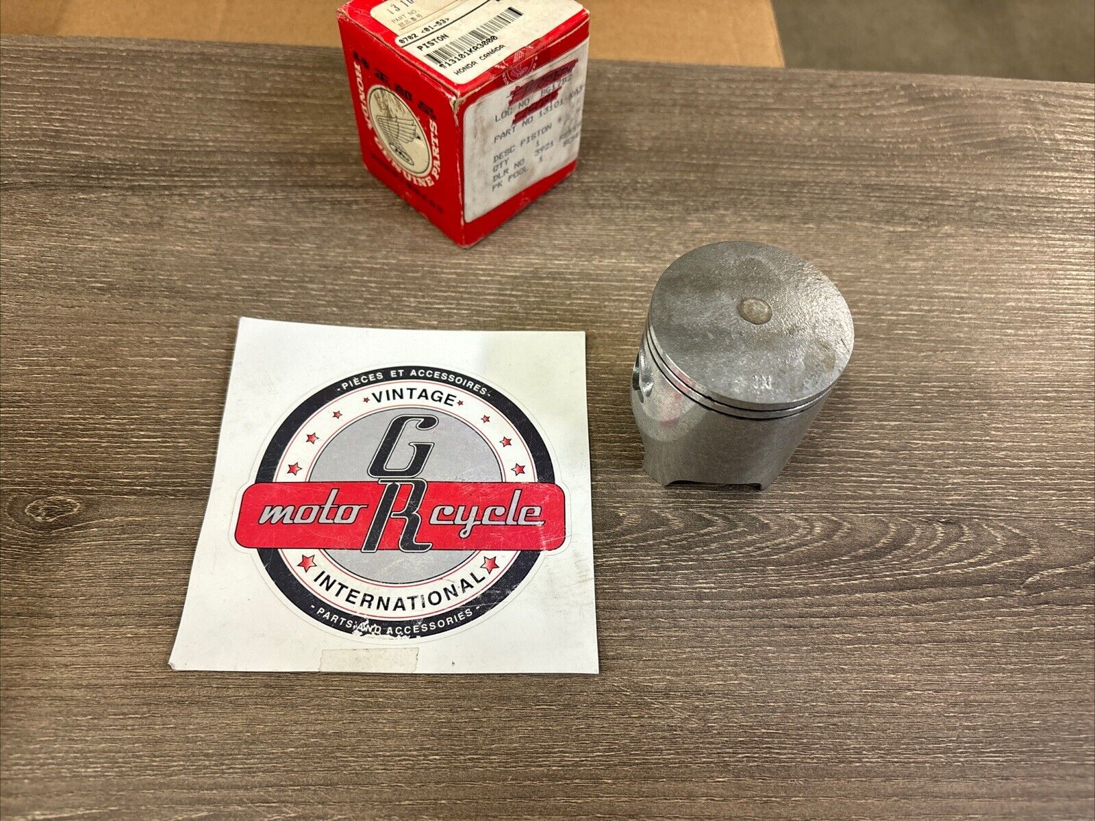 NOS Honda 1980 1981 CR125R PISTON STD 13101-KA3-000 HAS A SMALL NICK H136