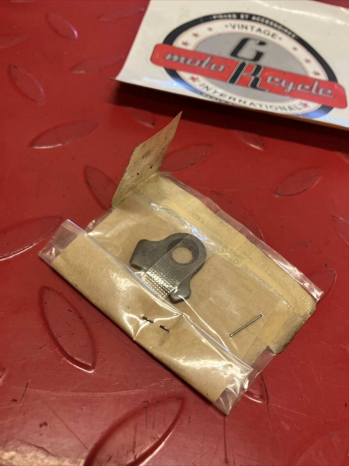 NOS YAMAHA BEARING COVER PLATE RETAINER 3R4-15383-01-00 Y62