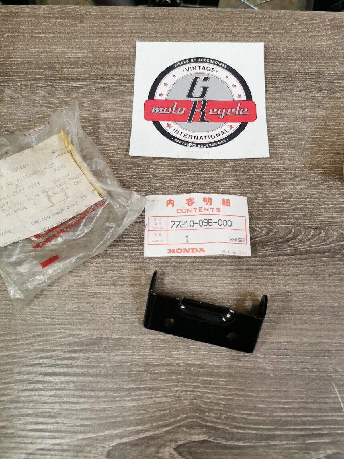 NOS HONDA CT110 1980 - 1986 BRACKET A SEAT 77210-098-000 H41