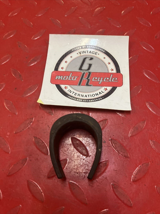 Honda CR250R 1988 fuel tank rubber locating damper rubber CR500R CR125R