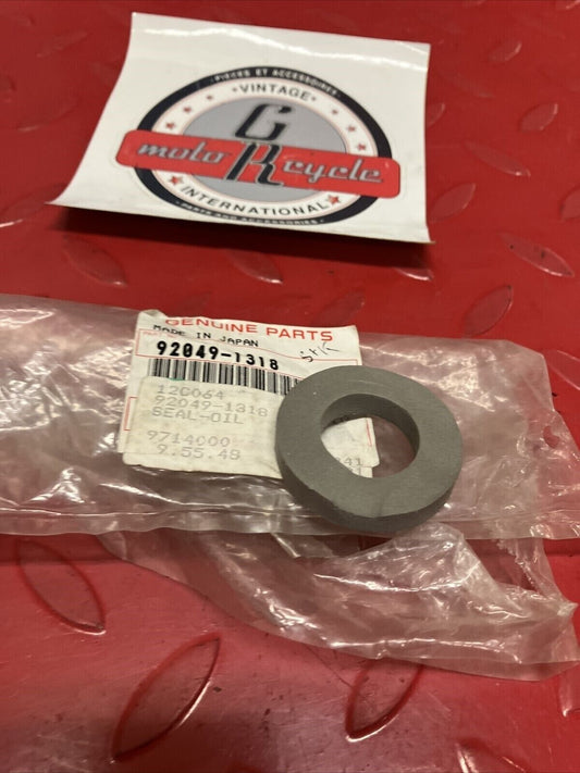 NOS KAWASAKI OIL SEAL 92049-1318 K14