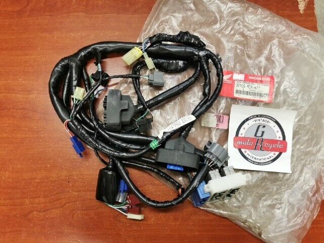 NOS Honda 2001 GL1800 GL1800A FAIRING SUB HARNESS 32105-MCA-671 H108