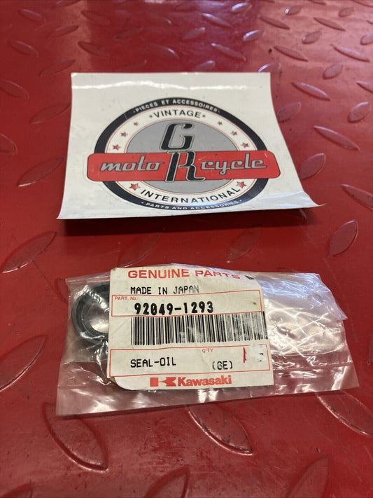 NOS KAWASAKI OIL SEAL 92049-1293 K11
