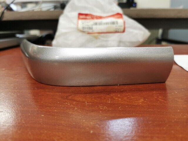 NOS Honda 2005 - 2008 GL1800 RIGHT REAR MOLDING SADDLEBAG 81271-MCA-000ZR H106