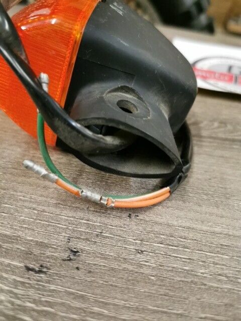 NOS HONDA VF700F VF750F 1983 1984 TURN SIGNAL WINKER L FR 33450-MB2-671 H83