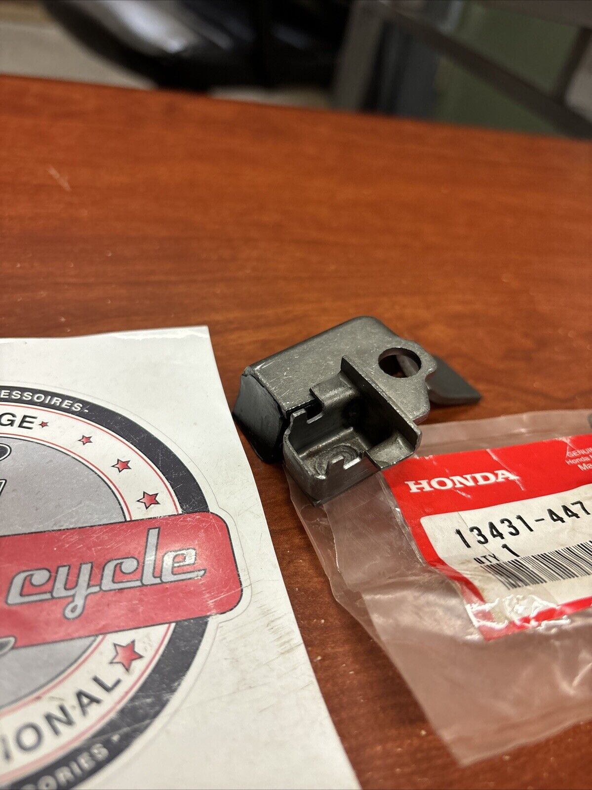 NOS Honda CB250NDC CB400N CB450 BALANCER CHAIN GUARD PLATE 13431-447-950 H169