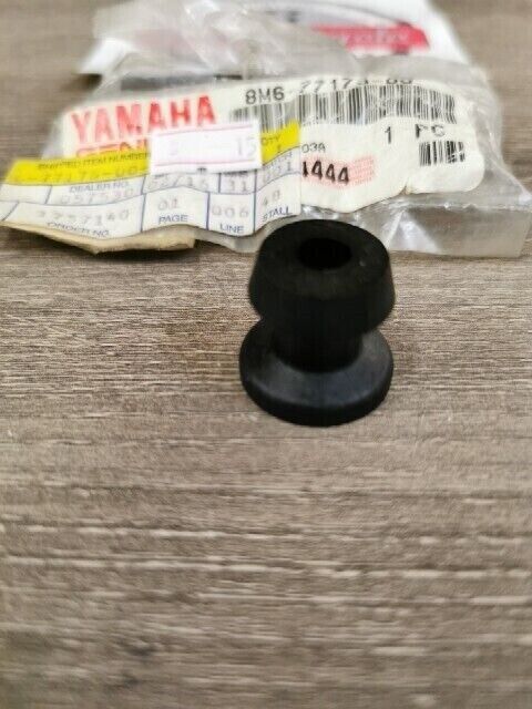 NOS YAMAHA YXE70WPHGH YXE70WPAJW HOLDER LATCH 8M6-77175-00-00 Y112