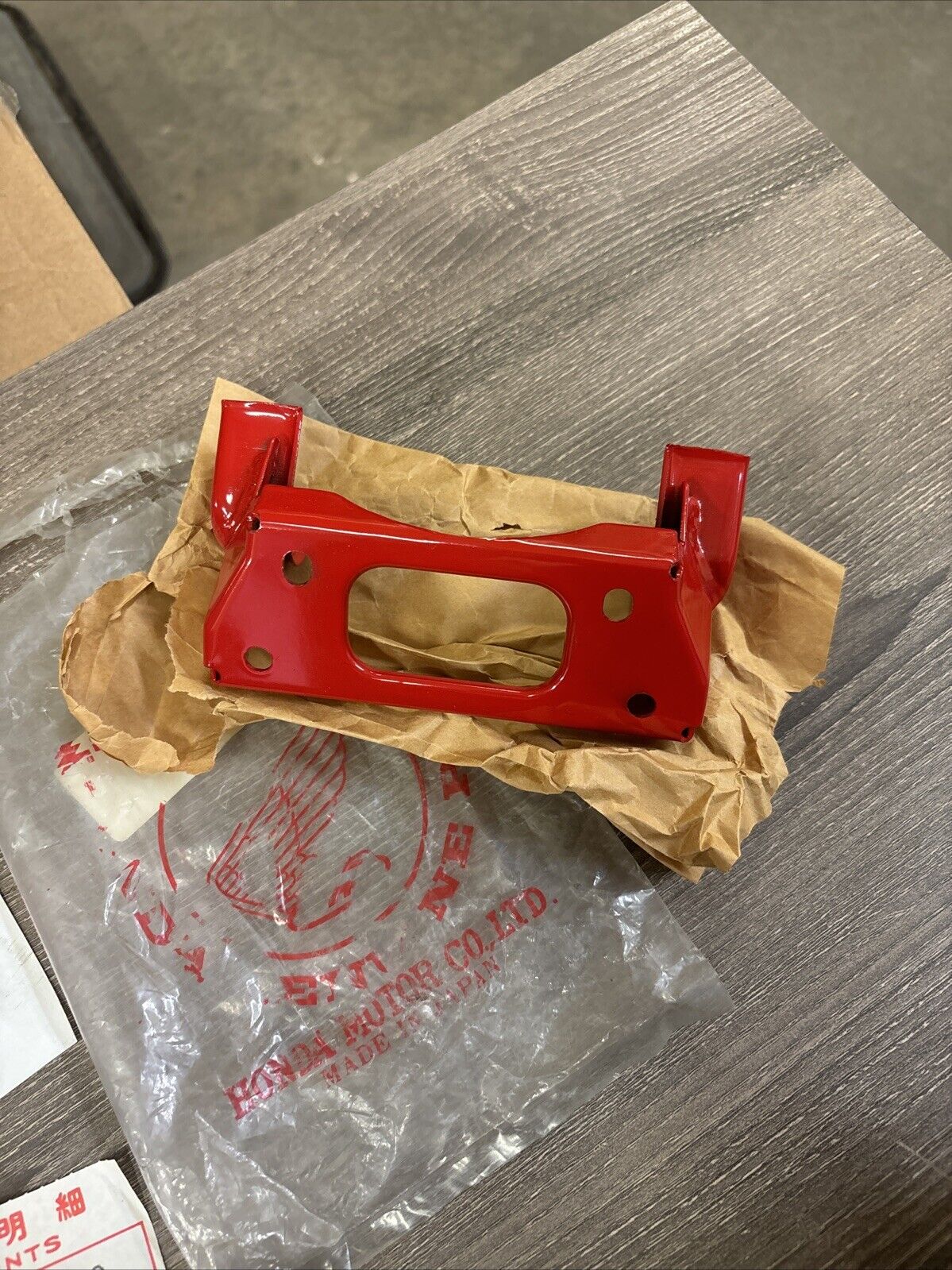 NOS Honda 1983 - 1985 ATC200X REAR FENDER CATCH 80101-965-000 H136