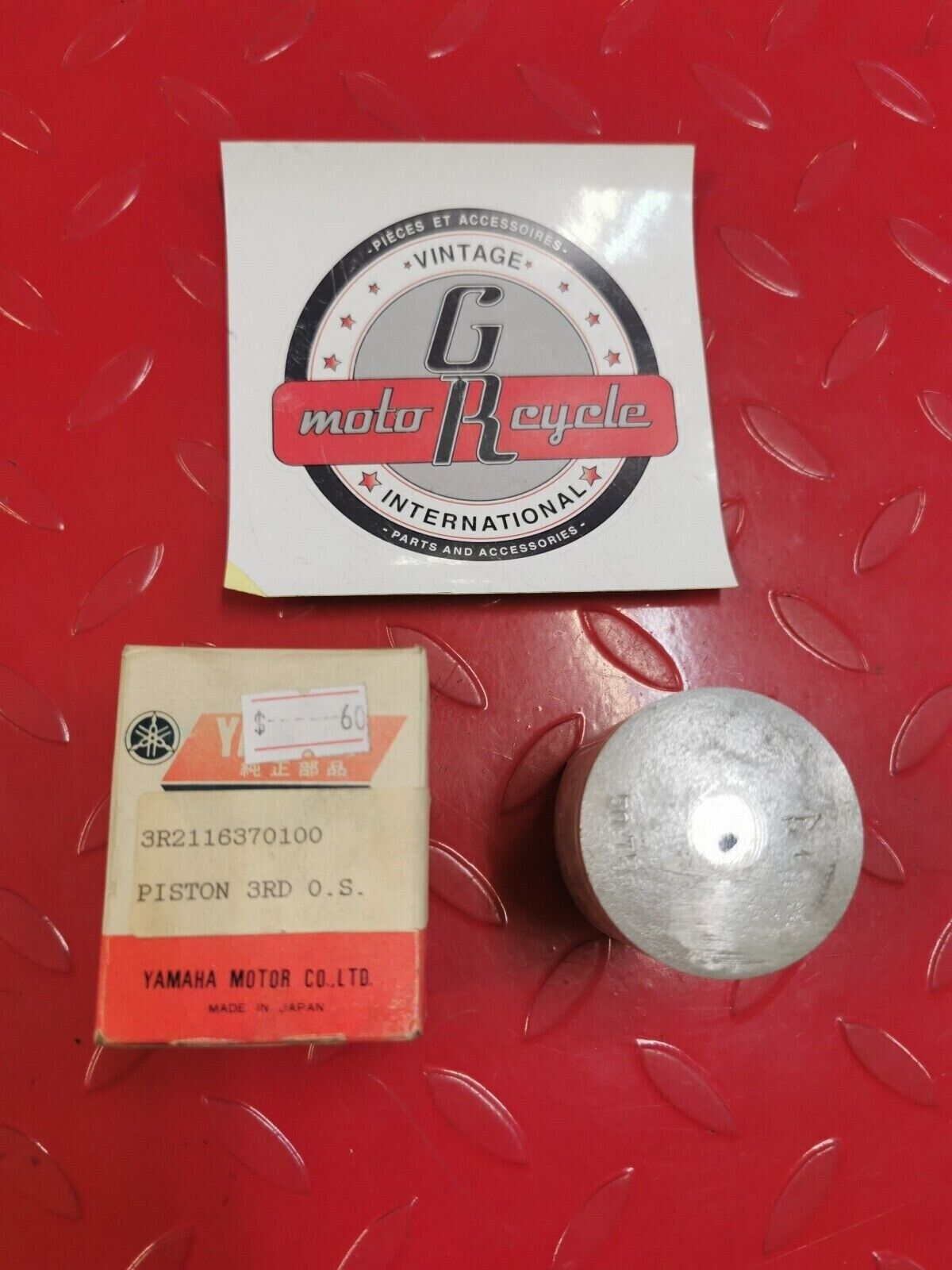 NOS YAMAHA PISTON 3 O/S 0.75 1J4-11637-00-00 SUPERCEDED 3R2-11637-01-00 Y27