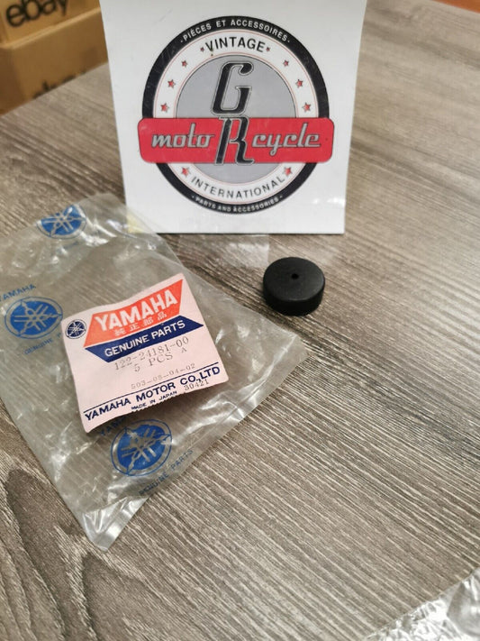 NEW NOS YAMAHA  DT100 DT80 Fuel Tank Rubbers 122-24181-00-00 Y58