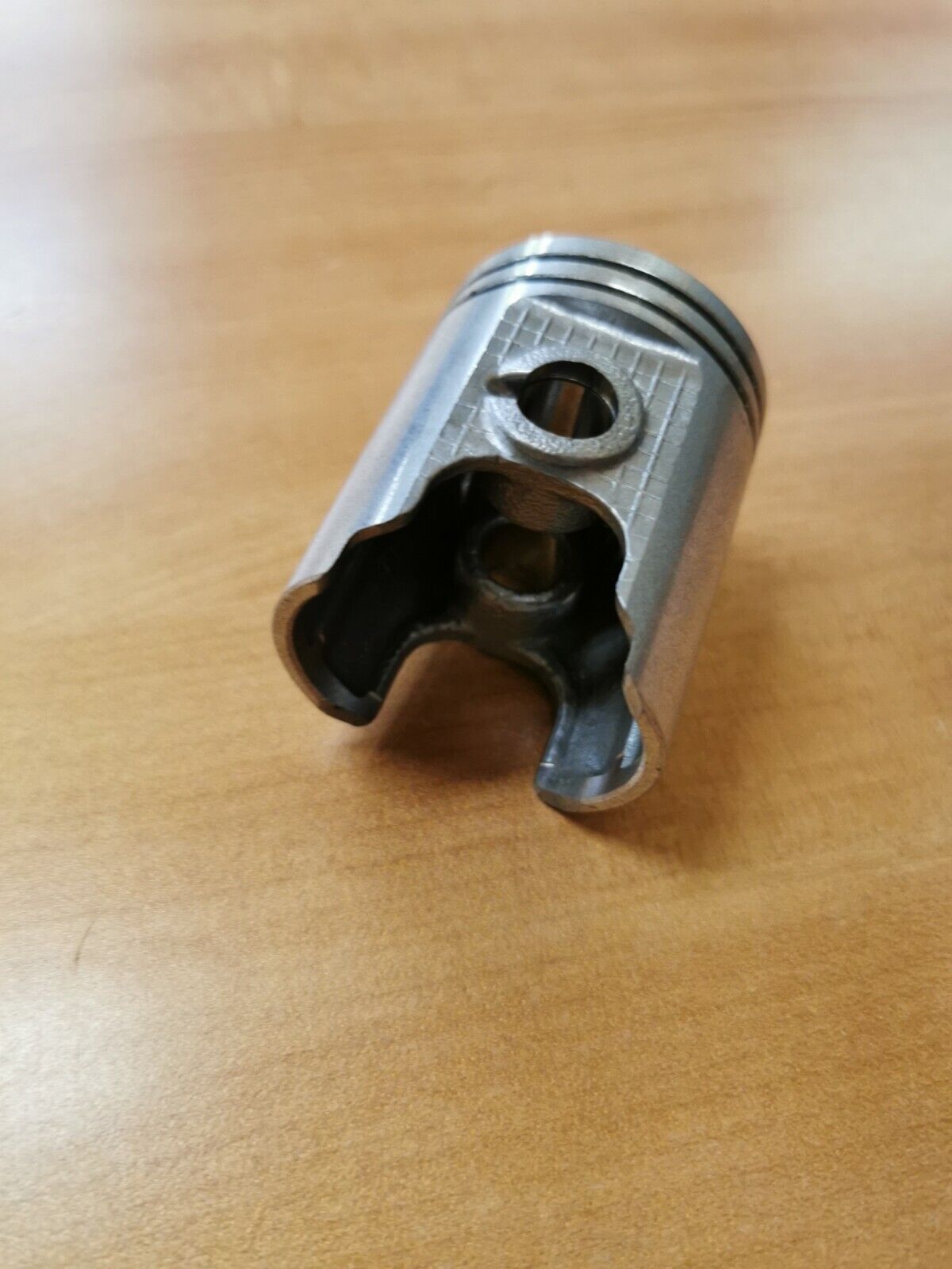 NOS SUZUKI PISTON 12110-35623-050 Superseded by 12100-35620-050 S7