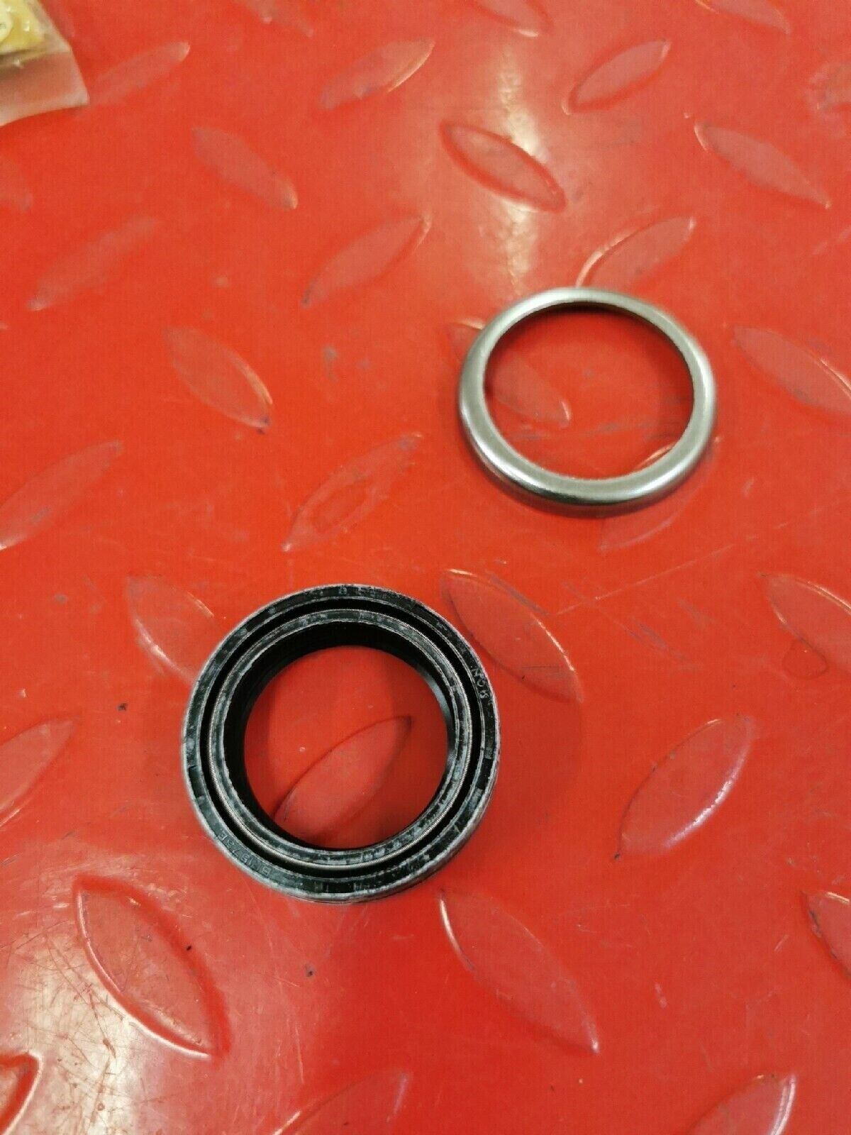 NOS YAMAHA RD350LC  RD250LC FORK SEAL 4L0-W2312-00-00 Y52