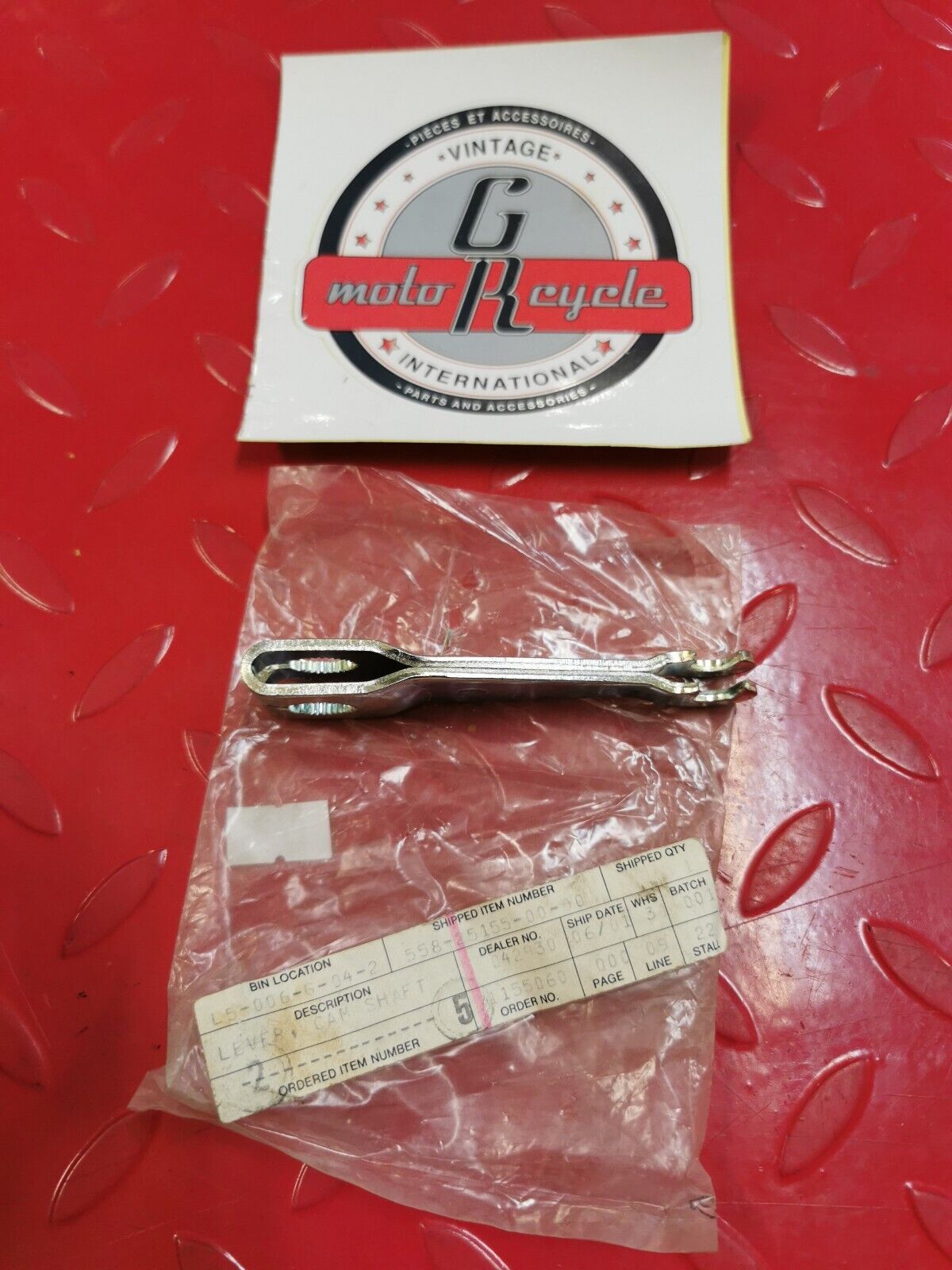 NOS YAMAHA LEVER CAMSHAFT 1 558-25155-00-00 SUPERCEDED 5H0-25155-00-00  Y30