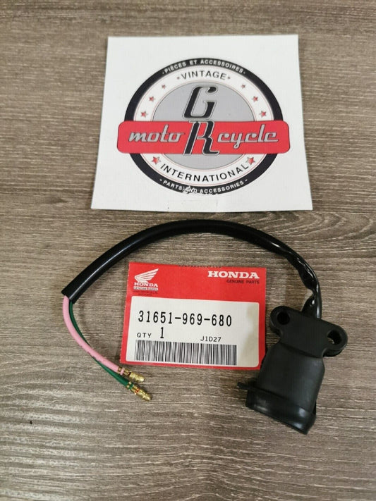 NOS HONDA TRX300 1988 - 1993  BODY  RECEPTACLE 31651-969-680  H44