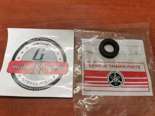 NOS Yamaha OIL SEAL (20X35X7) 93102-20009-00 Y166