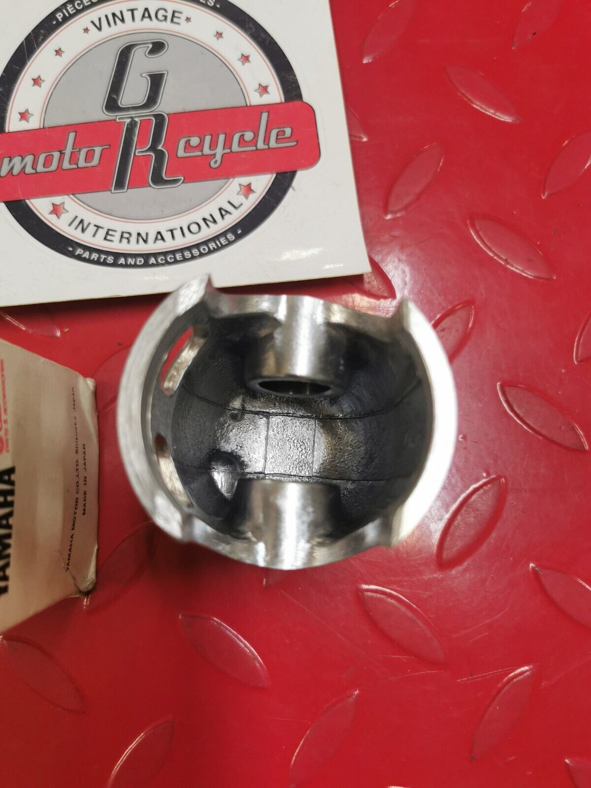 NOS YAMAHA RD250 1976 1977 Yamaha Piston 0.75mm 3rd Oversize 1A0-11637-00 Y27