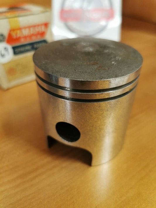NOS YAMAHA R5350 1970 - 1972   Oversize Piston 64.75   278-11637-00  Y47