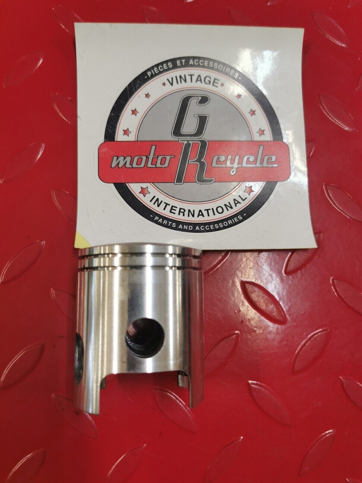 NOS YAMAHA RD200 PISTON (2ND O/S) 1E8-11636-00 Y27