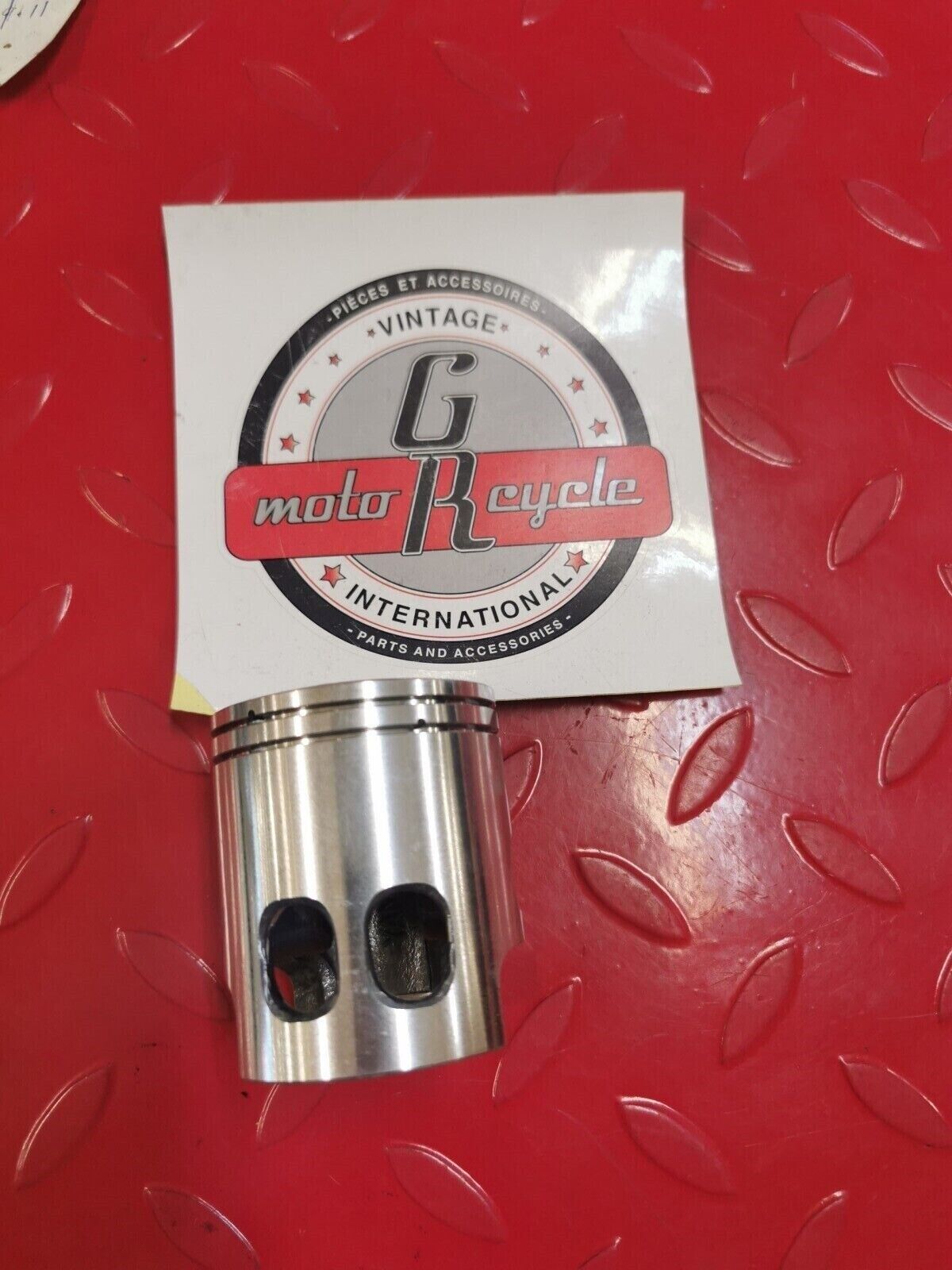 NOS YAMAHA RD200 PISTON (2ND O/S) 1E8-11636-00 Y27