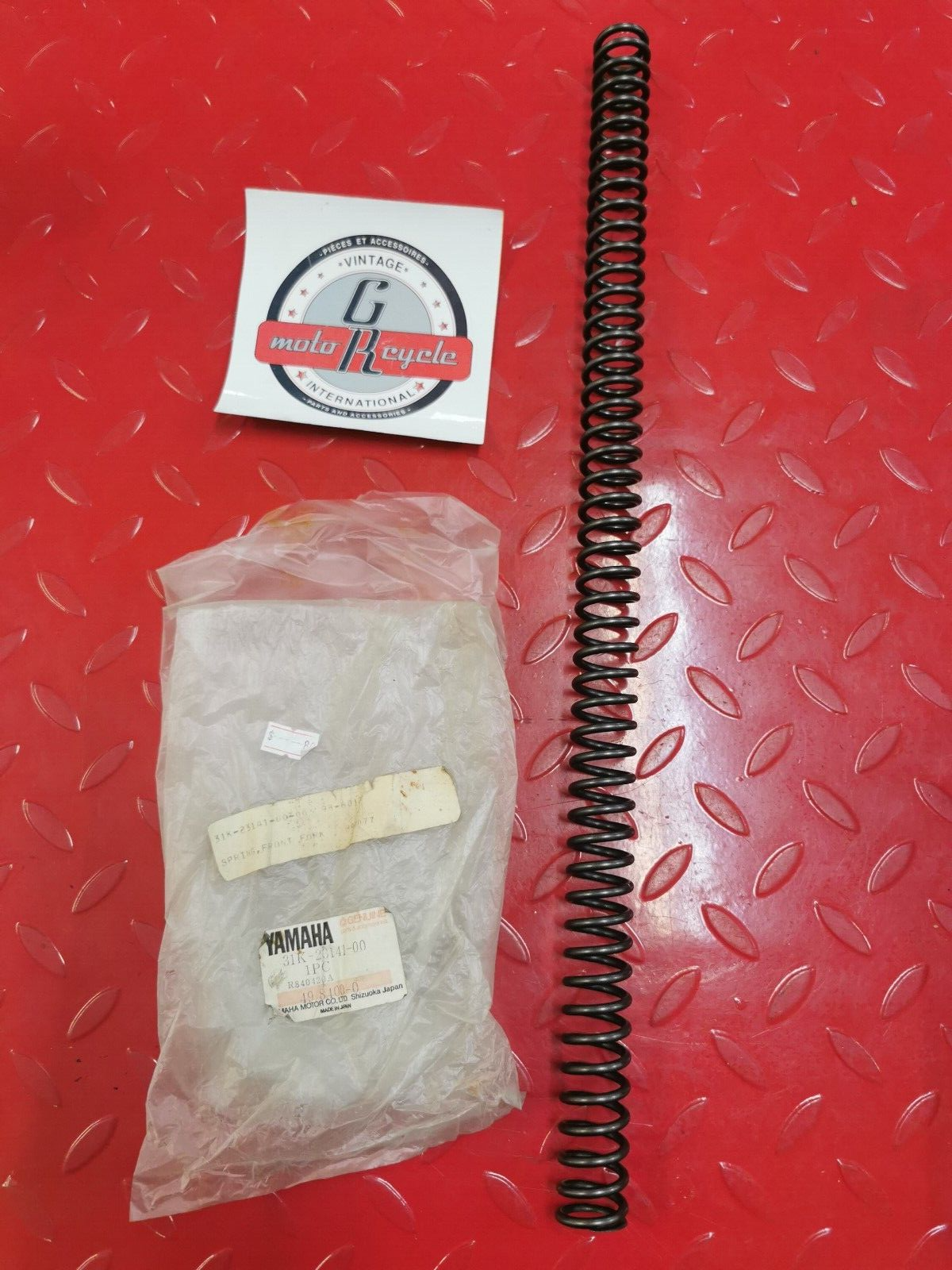 NOS YAMAHA SPRING FRONT FORK 31K-23141-00-00 SUPERCEDED 29L-23141-00-00 Y28