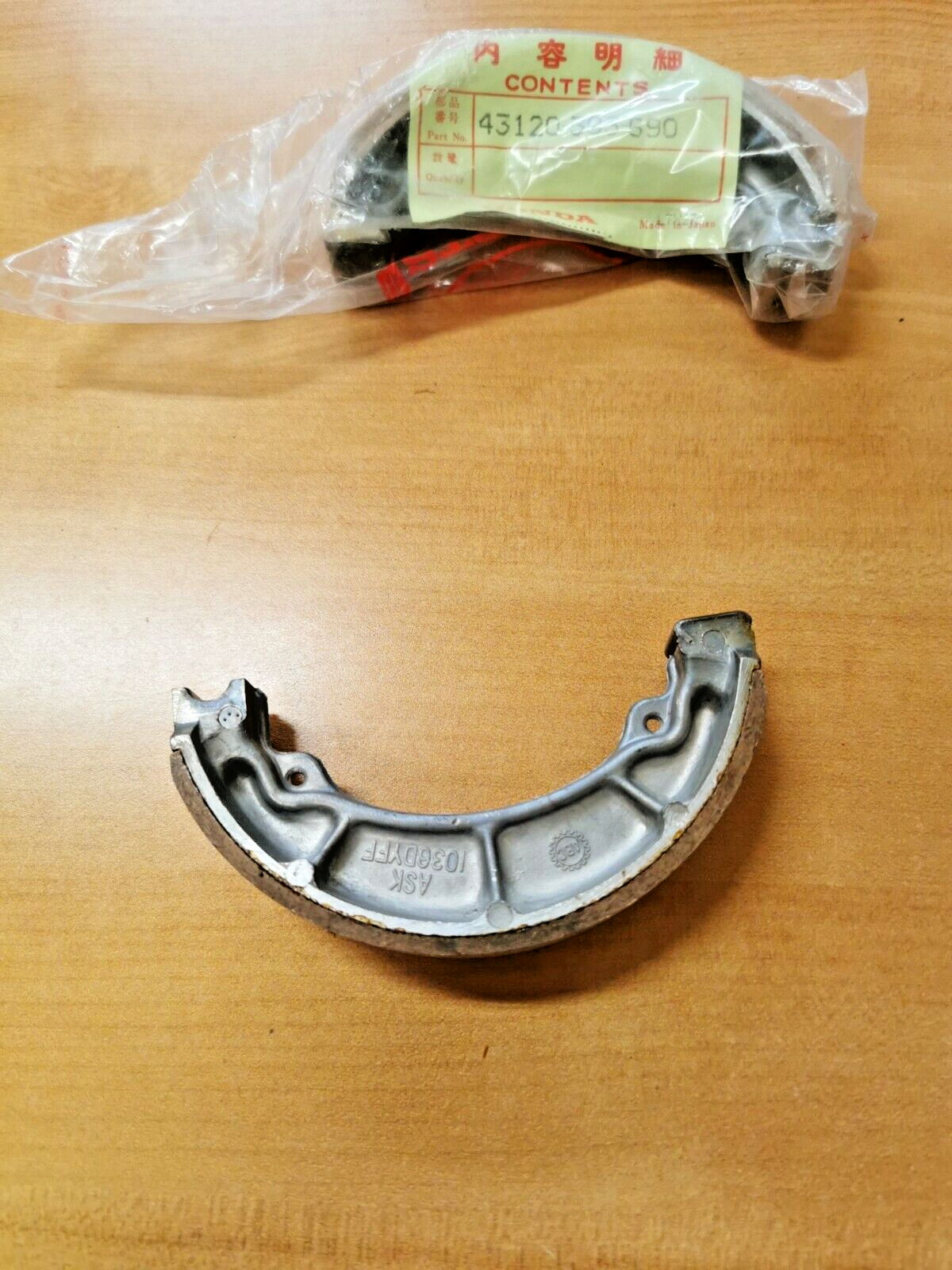 NOS HONDA CD125  CD175  1971 - 1978   REAR BRAKE SHOES   43120-303-305 H23
