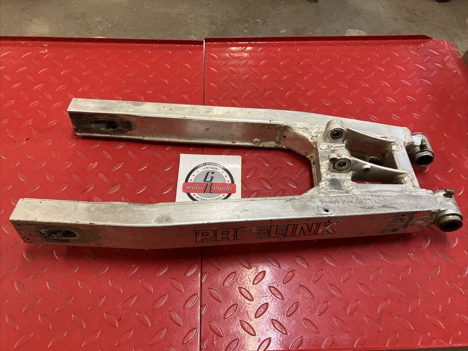Honda CR250R 1982 swingarm rear swinging arm 52000-KA4-701 ( 2 Hole slider )