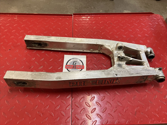 Honda CR250R 1982 swingarm rear swinging arm 52000-KA4-701 ( 2 Hole slider )