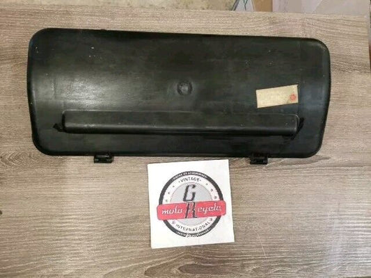 NOS YAMAHA EW433B EW433C GP643 SL338C COVER LUGGAGE BOX 822-77392-00-00 Y190
