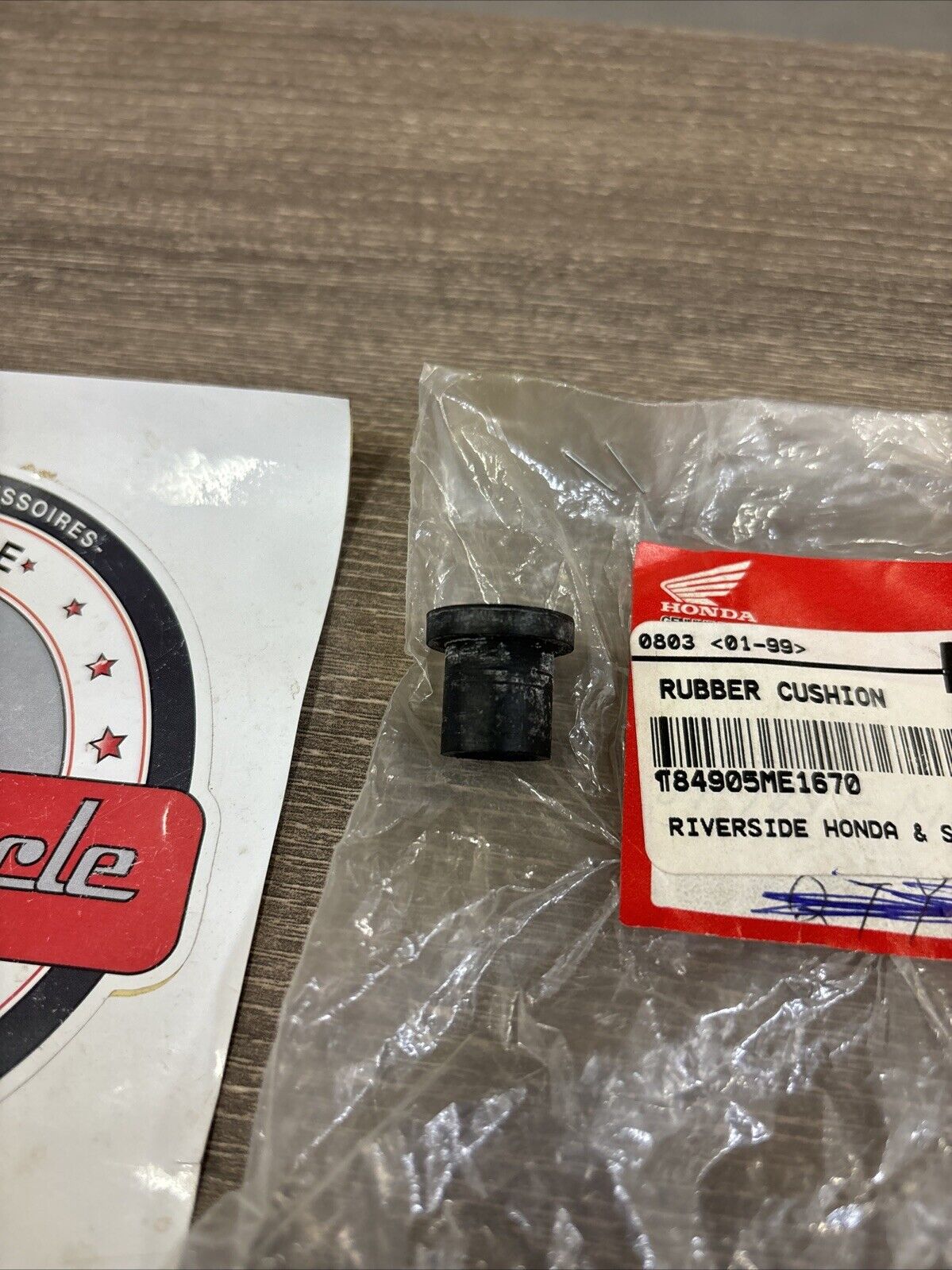 NOS Honda 1982 1983 CB750SC CUSHION RUBBER 84905-ME1-670 H159