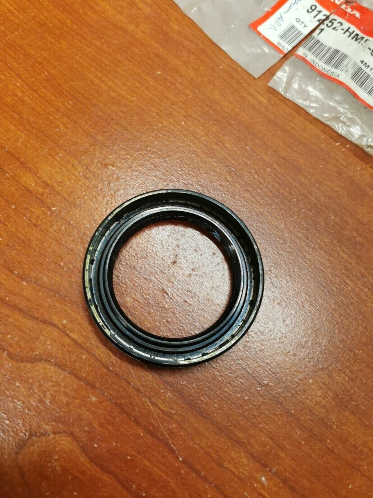 NOS Honda TRX300 TRX300FW TRX200 TRX200D DUST SEAL 91252-HM5-630 H64