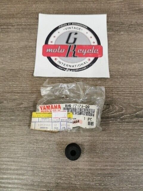 NOS YAMAHA YXE70WPHGH YXE70WPAJW HOLDER LATCH 8M6-77175-00-00 Y112