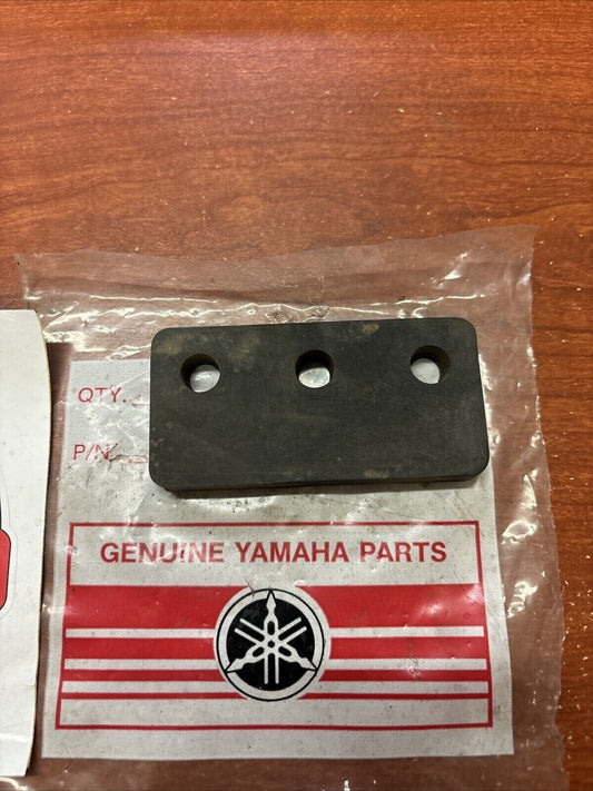 NOS Yamaha YL1 CS5 RD125 RD200 RUBBER DAMPER 132-27422-00-00 Y182