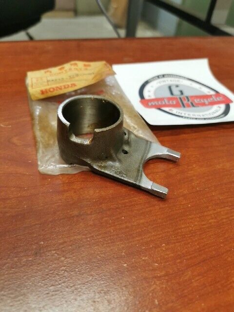 NOS Honda XL250 XL350 K0 K1 CENTER GEARSHIFT FORK 24213-329-000 H75